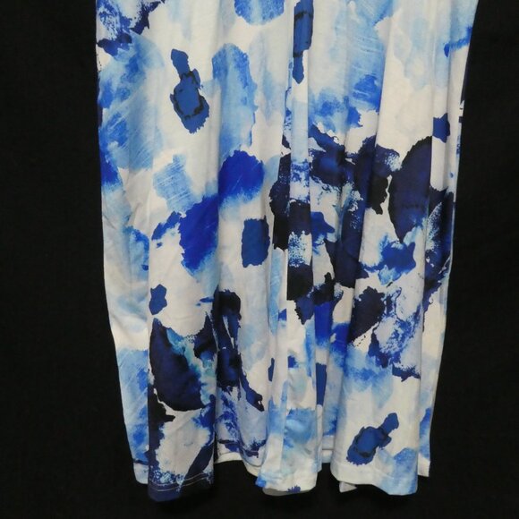 MS BASIC | large | Blue and White Floral Dress - Picture 12 of 16